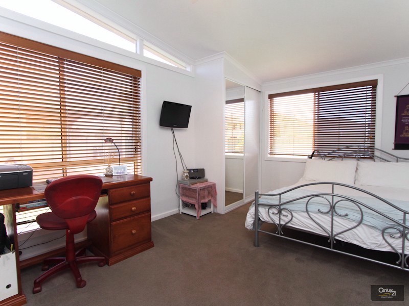 15 Robert Street, Belmont South NSW 2280