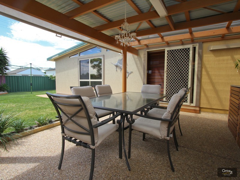 15 Robert Street, Belmont South NSW 2280