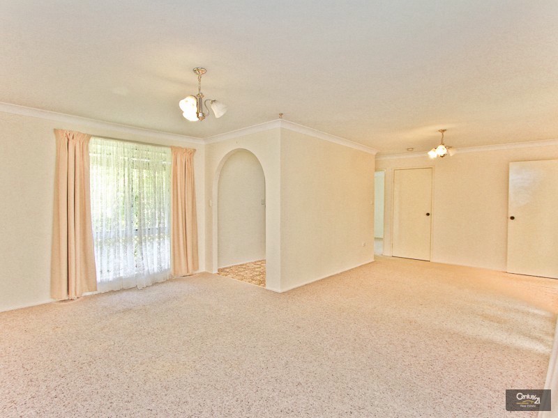 5 Linnekar Close, Valentine NSW 2280