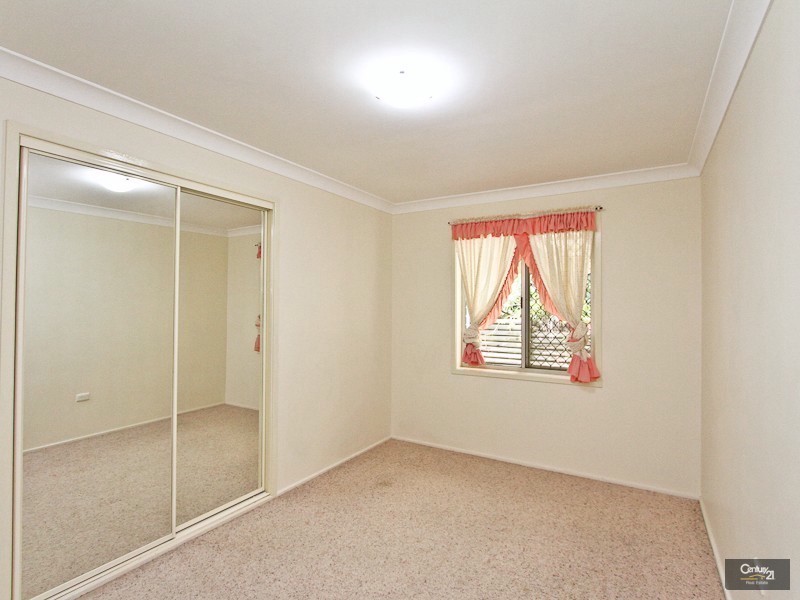 5 Linnekar Close, Valentine NSW 2280