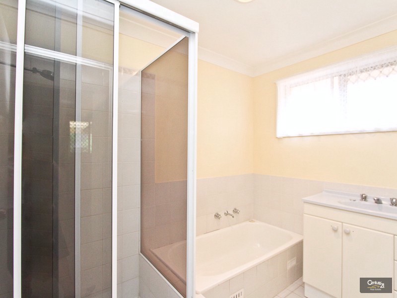 5 Linnekar Close, Valentine NSW 2280