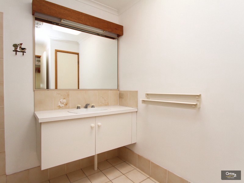 1/50 Allambee Place, Valentine NSW 2280