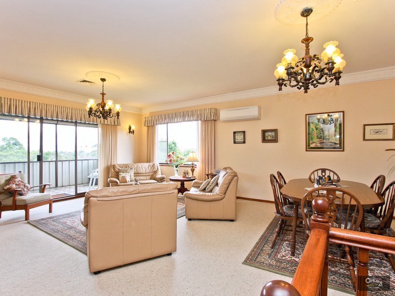 8 Edinburgh Close, Valentine NSW 2280