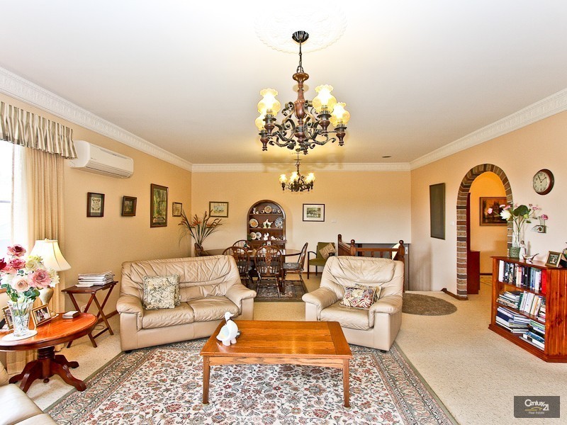 8 Edinburgh Close, Valentine NSW 2280