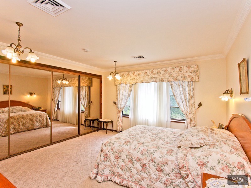 8 Edinburgh Close, Valentine NSW 2280