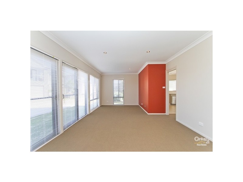 8 Siloam Drive, Belmont NSW 2280