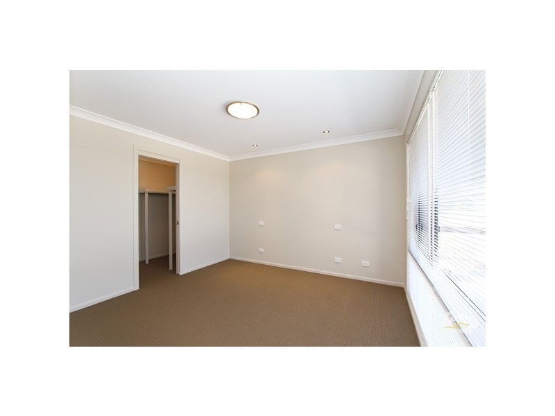 8 Siloam Drive, Belmont NSW 2280