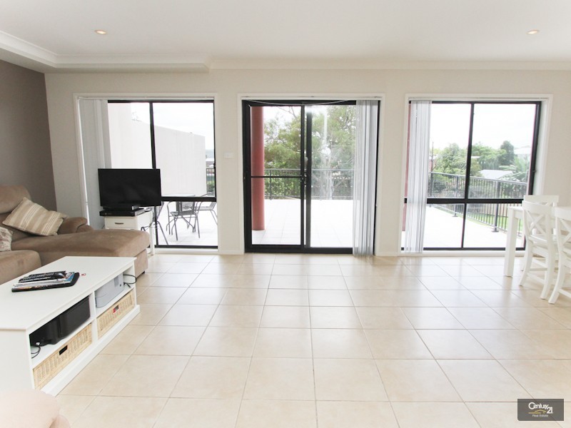 3/4 Berringar Road, Valentine NSW 2280