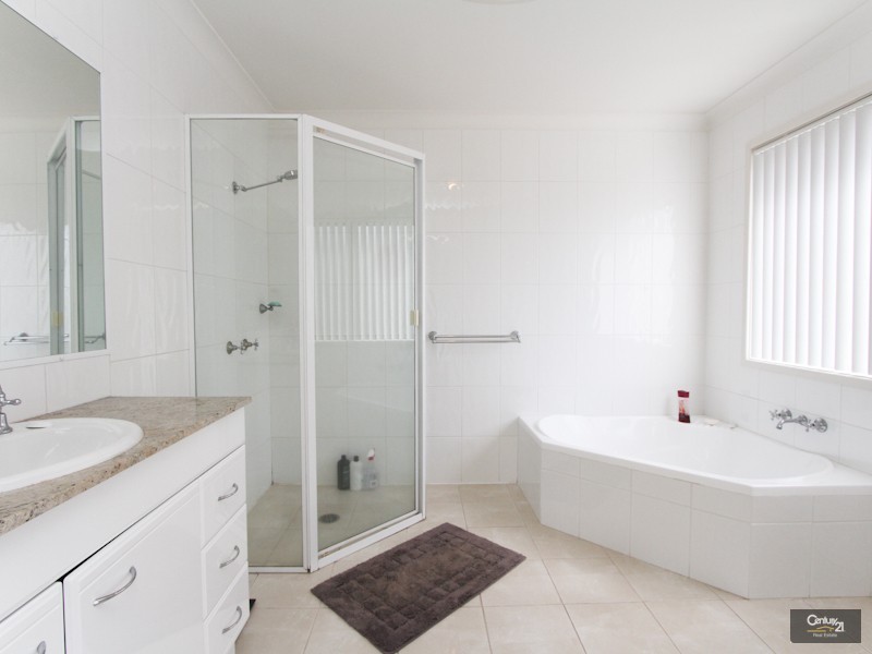 3/4 Berringar Road, Valentine NSW 2280