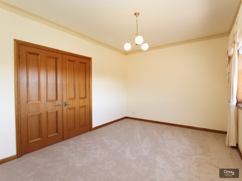 102 Regal Way, Valentine NSW 2280