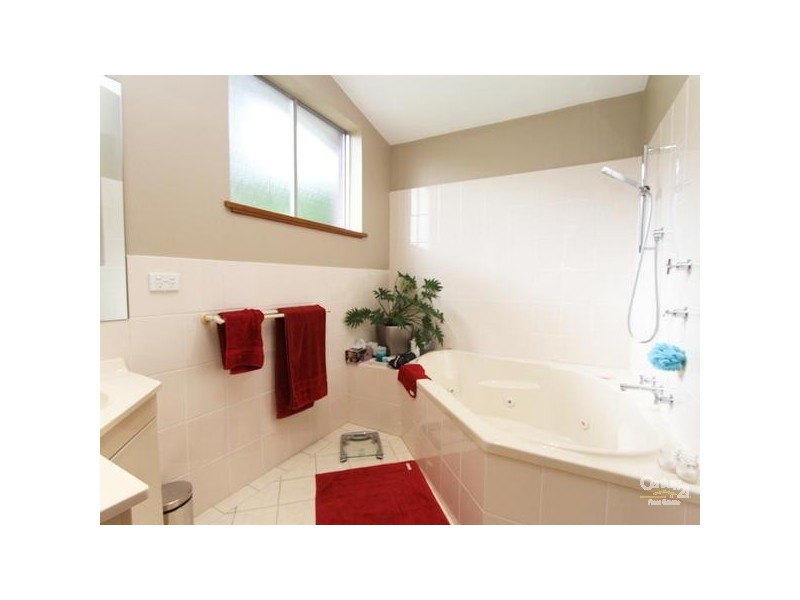 31a Pannamena Crescent, Eleebana NSW 2282