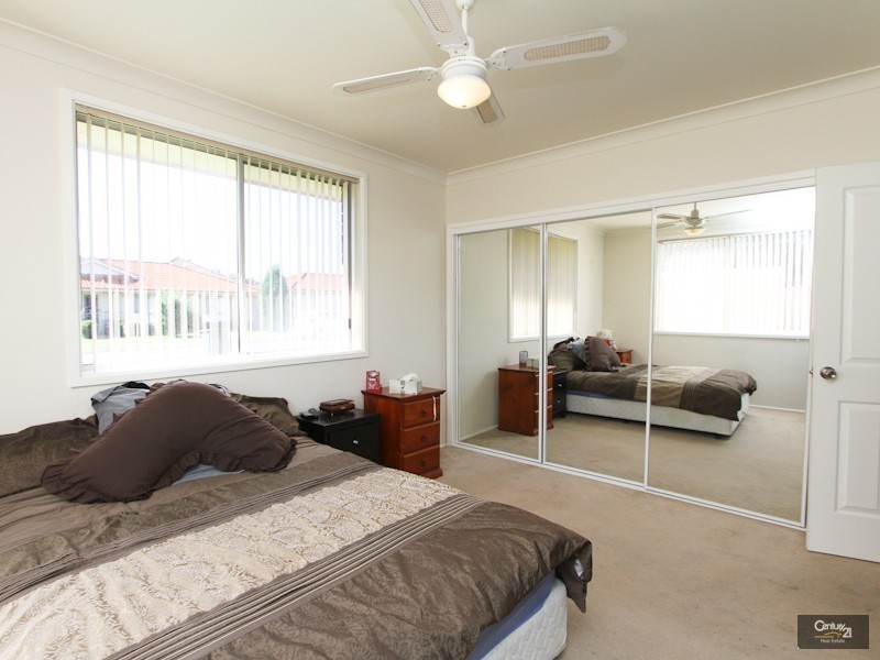 1/2 Eino Place, Eleebana NSW 2282