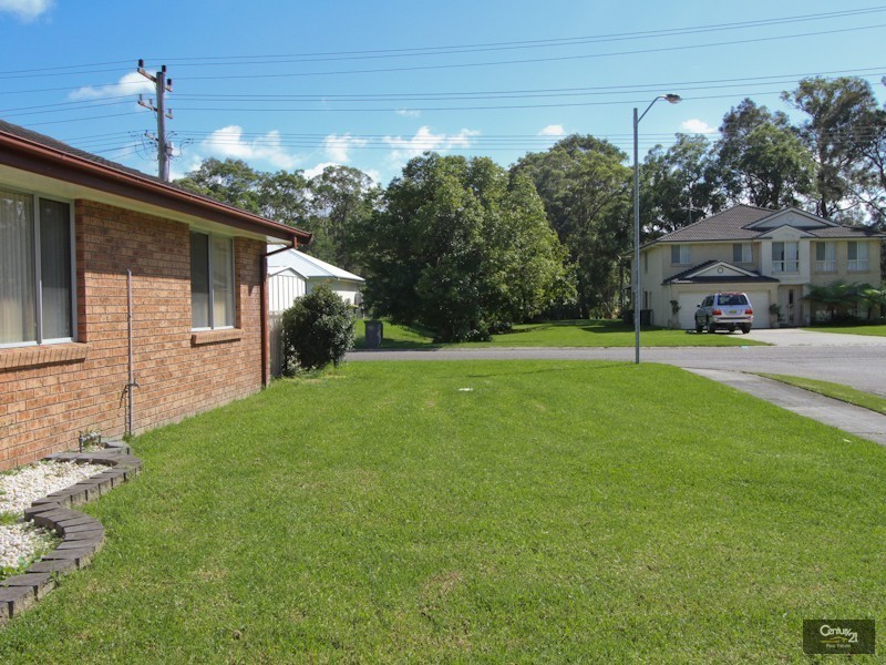 1/2 Eino Place, Eleebana NSW 2282