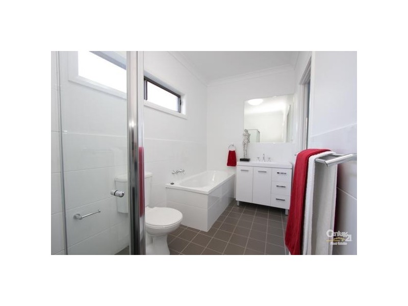 3/8 Bayview Street, Warners Bay NSW 2282