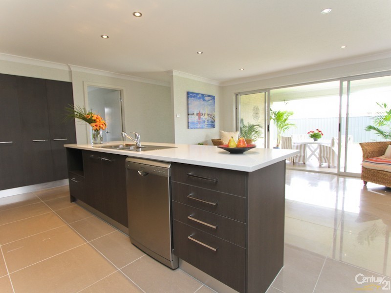 11 John Fallins Close, Belmont North NSW 2280