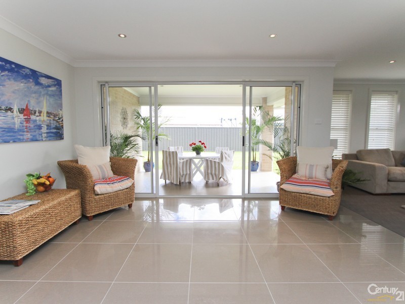 11 John Fallins Close, Belmont North NSW 2280