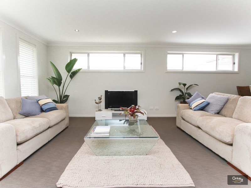 11 John Fallins Close, Belmont North NSW 2280