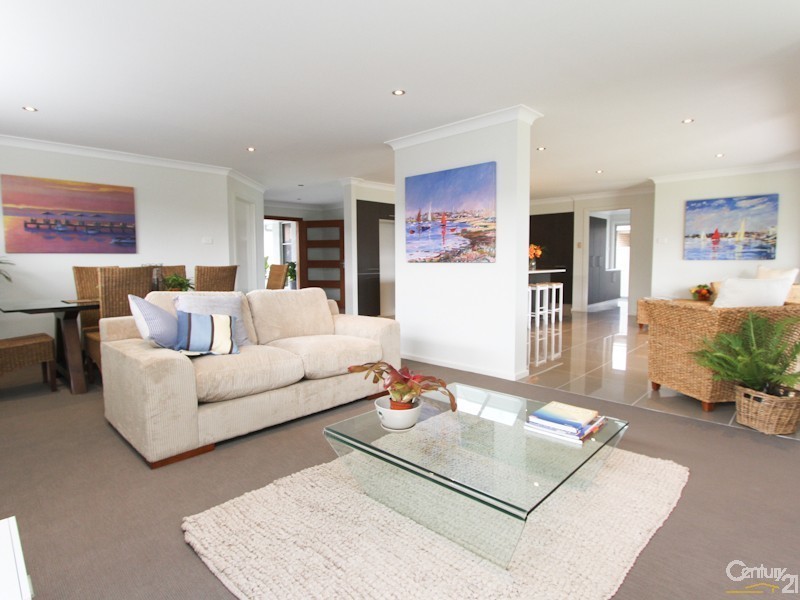 11 John Fallins Close, Belmont North NSW 2280