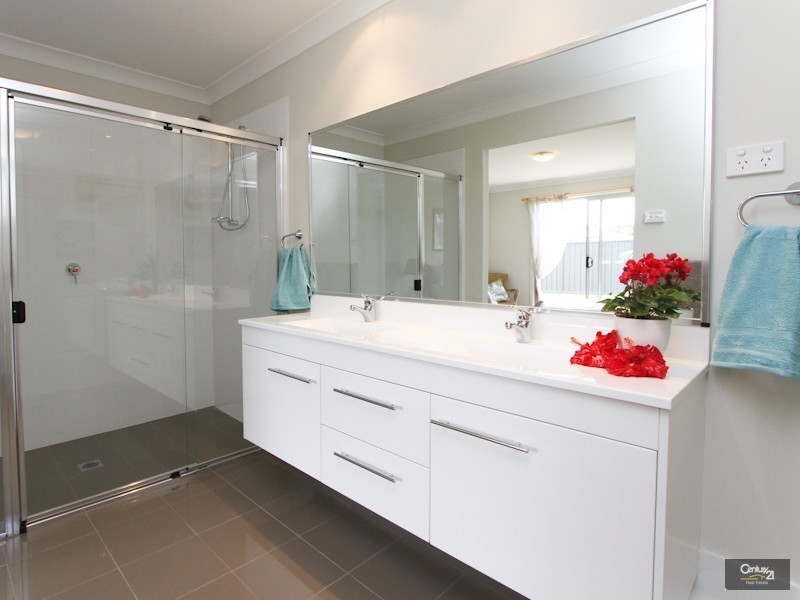 11 John Fallins Close, Belmont North NSW 2280