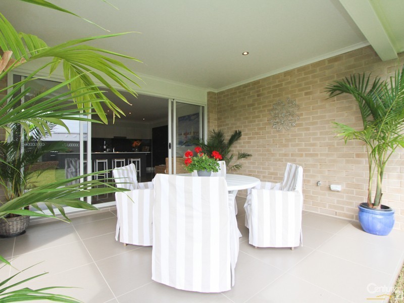 11 John Fallins Close, Belmont North NSW 2280