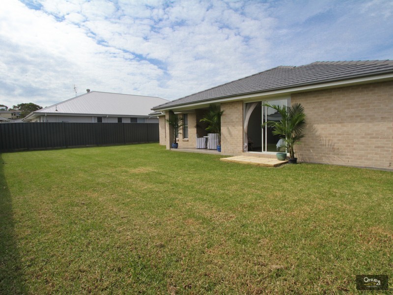 11 John Fallins Close, Belmont North NSW 2280