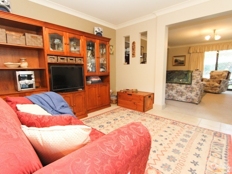 57 Laxton Crescent, Belmont North NSW 2280