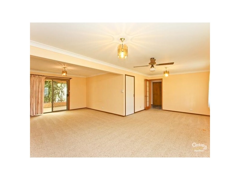 12 Seaview Close, Eleebana NSW 2282