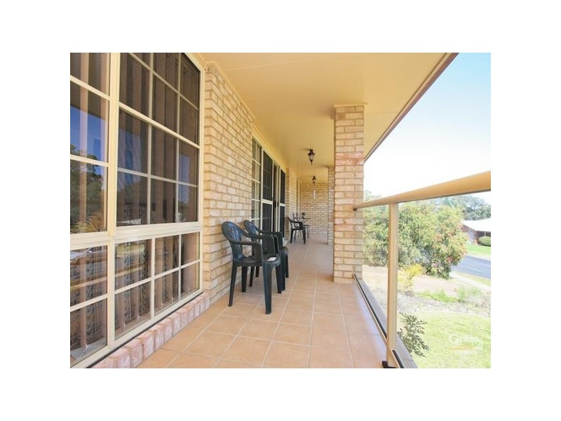 1 Chardonnay Court, Eleebana NSW 2282