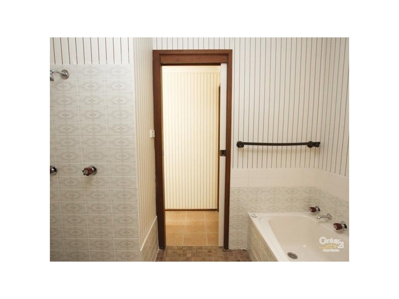 60 GladGunson Drive, Eleebana NSW 2282