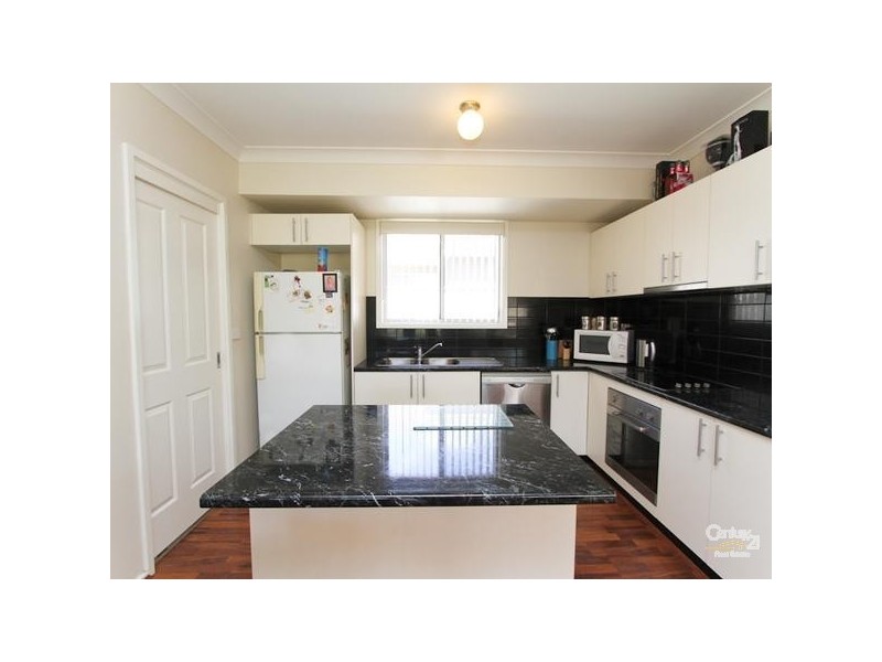 1/2 Eino Place, Eleebana NSW 2282