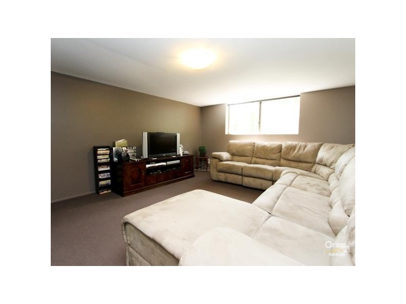 5 Paris Close, Valentine NSW 2280