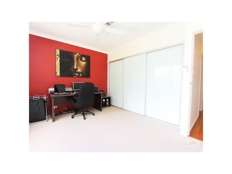 5 Paris Close, Valentine NSW 2280