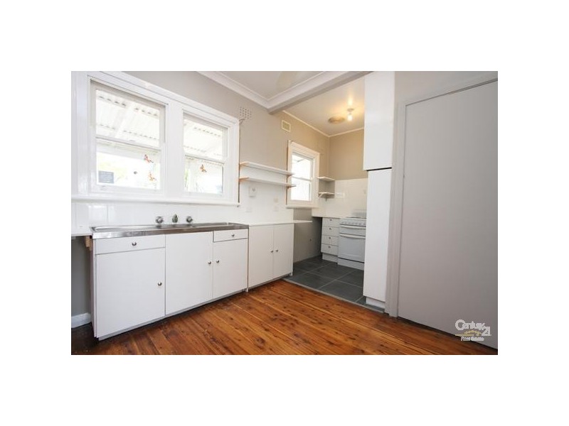 18 Tallawalla Road, Valentine NSW 2280