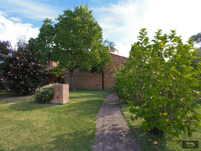 6 Pindimar Close, Eleebana NSW 2282