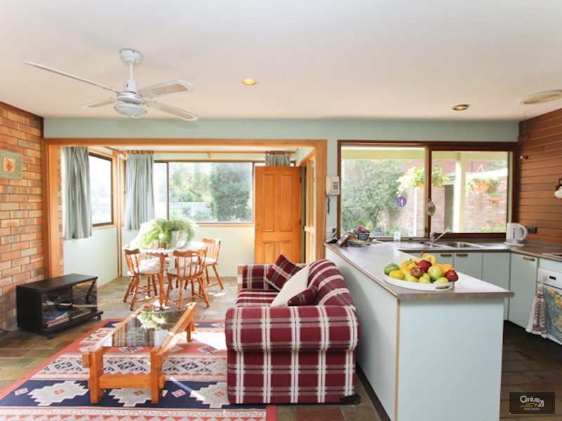 6 Pindimar Close, Eleebana NSW 2282