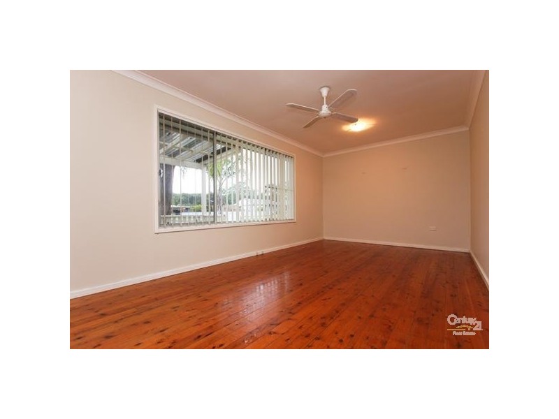 10 Melton Place, Croudace Bay NSW 2280