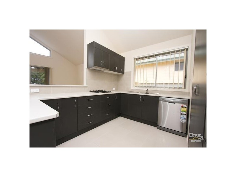 10 Melton Place, Croudace Bay NSW 2280