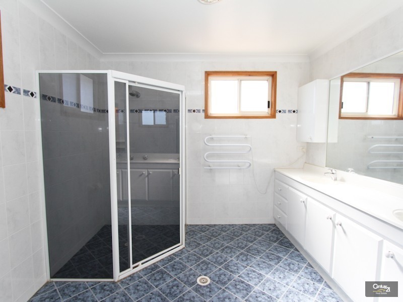 24 Kenton Crescent, Valentine NSW 2280
