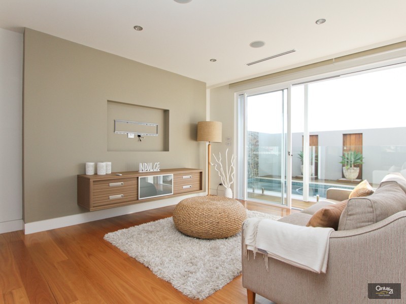 25 Mawson Close, Caves Beach NSW 2281