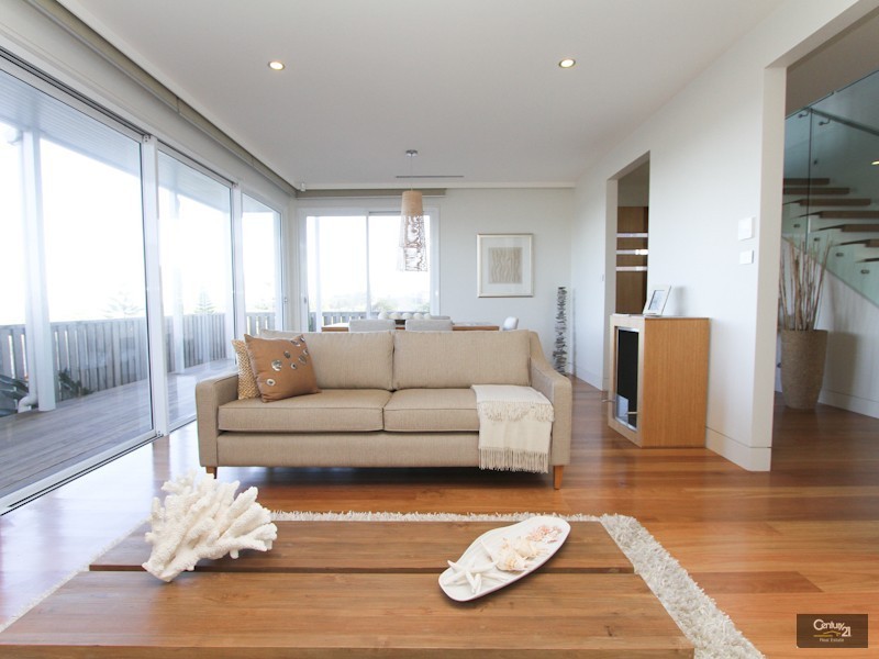 25 Mawson Close, Caves Beach NSW 2281