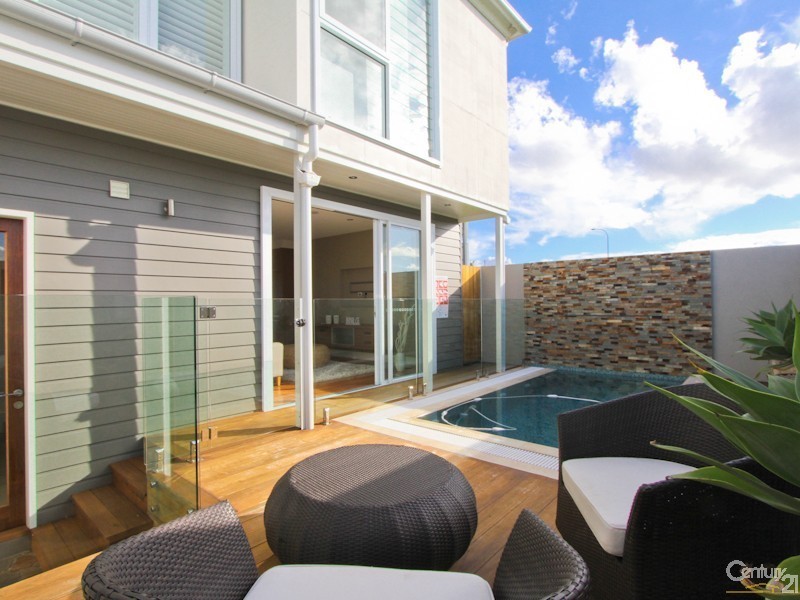 25 Mawson Close, Caves Beach NSW 2281