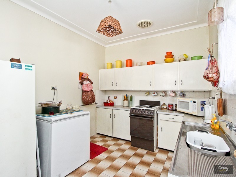 13 Delma Parade, Warners Bay NSW 2282