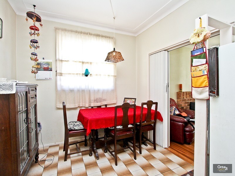 13 Delma Parade, Warners Bay NSW 2282