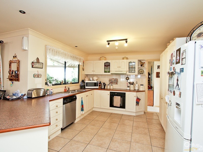 4 Halberd Close, Valentine NSW 2280