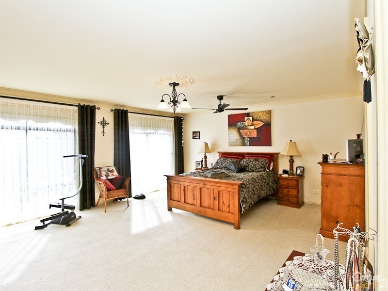 4 Halberd Close, Valentine NSW 2280