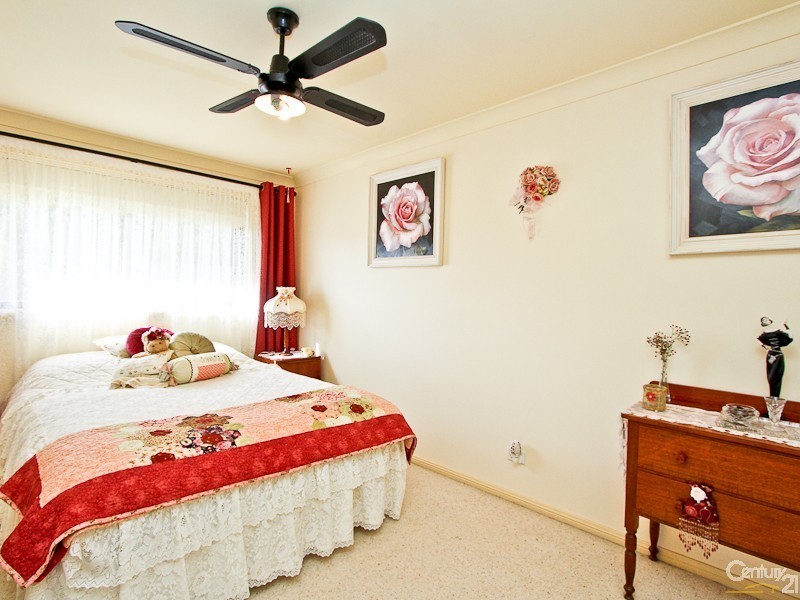 4 Halberd Close, Valentine NSW 2280