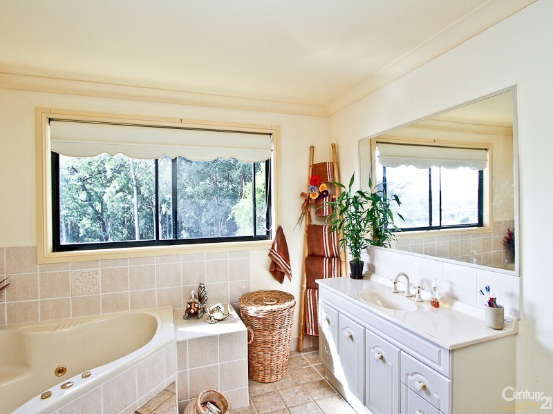 4 Halberd Close, Valentine NSW 2280