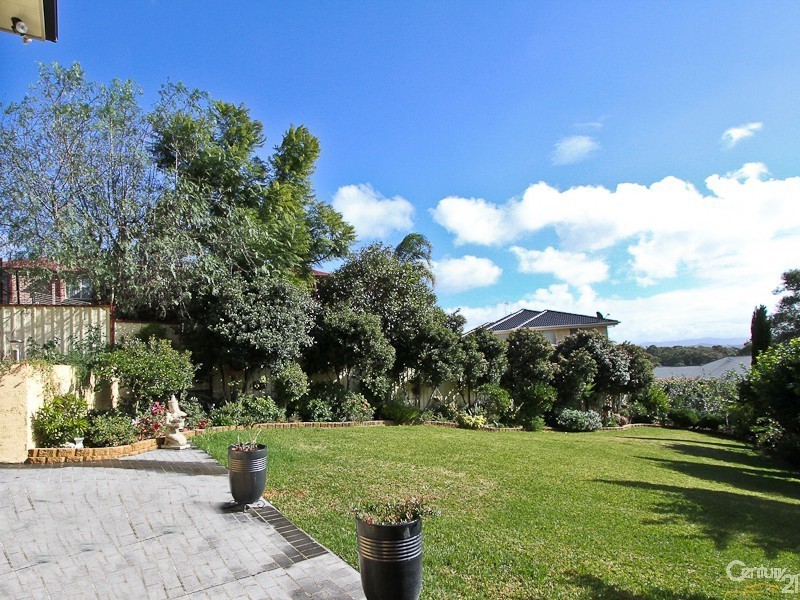 4 Halberd Close, Valentine NSW 2280