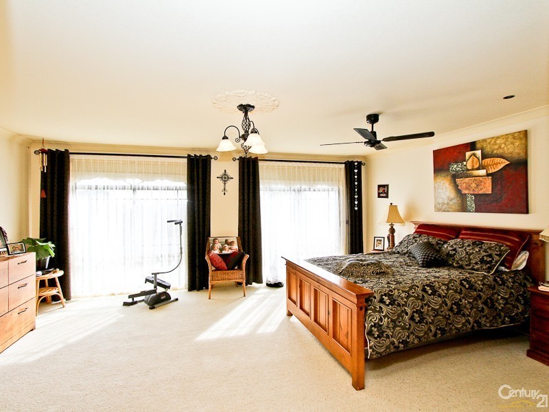 4 Halberd Close, Valentine NSW 2280