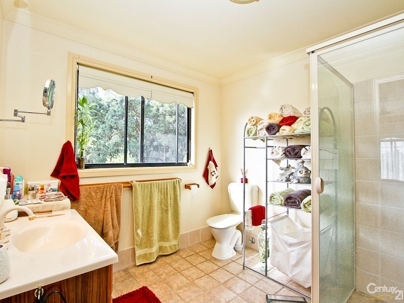 4 Halberd Close, Valentine NSW 2280